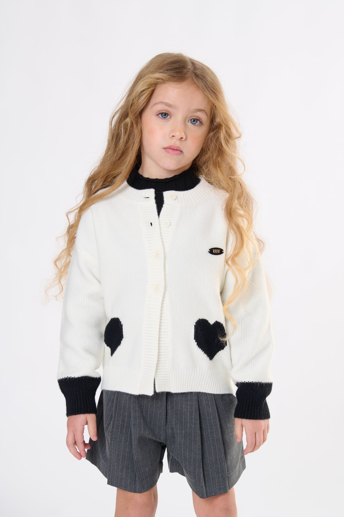 CARDIGAN BAMBINA CON CUORI E BORCHIE LATTE TO BE TOO TB2159M LATTE TO BE TOO