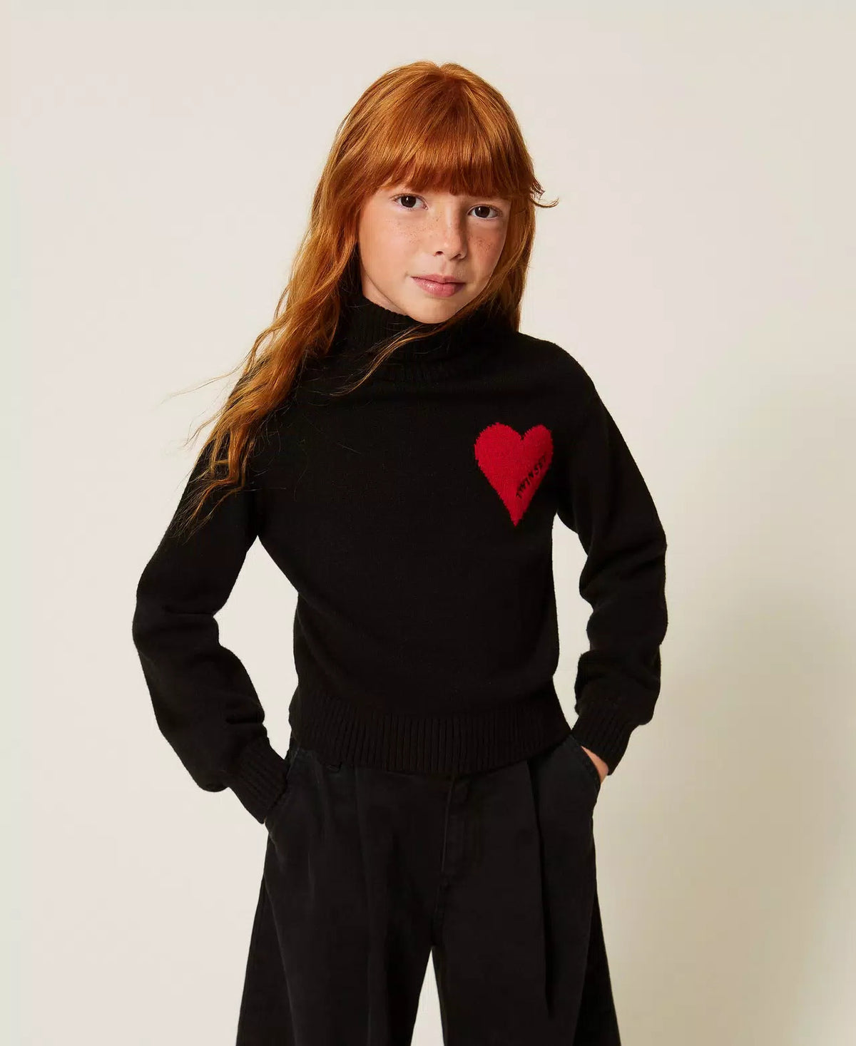 MAGLIA BAMBINA A LUPETTO CON CUORE E LOGO NERO TWINSET 262GJ3040 NERO TWINSET KIDS
