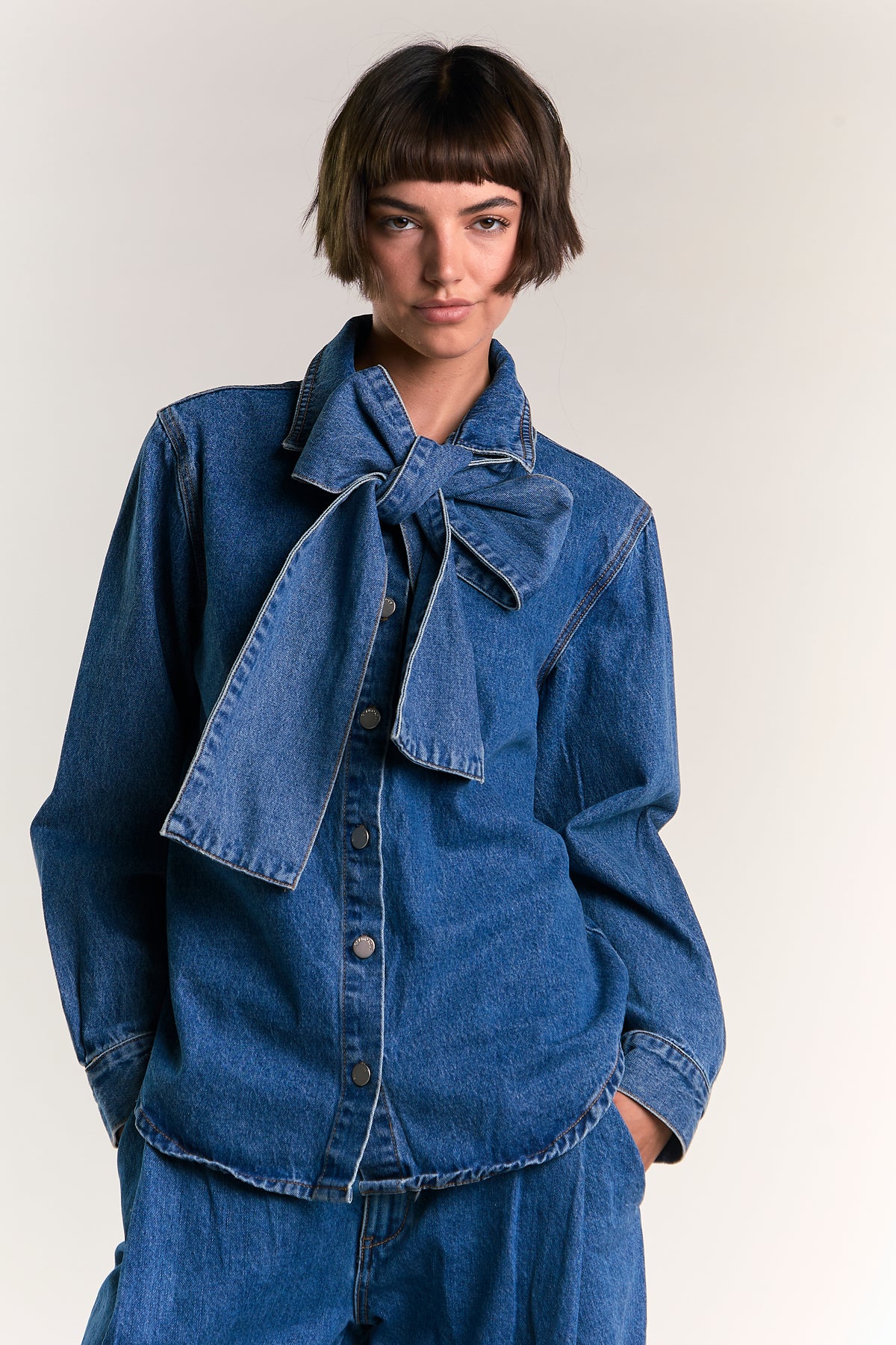 CAMICIA DONNA CON FIOCCO IN DENIM GLAMOROUS AN5538 BLU DENIM GLAMOROUS