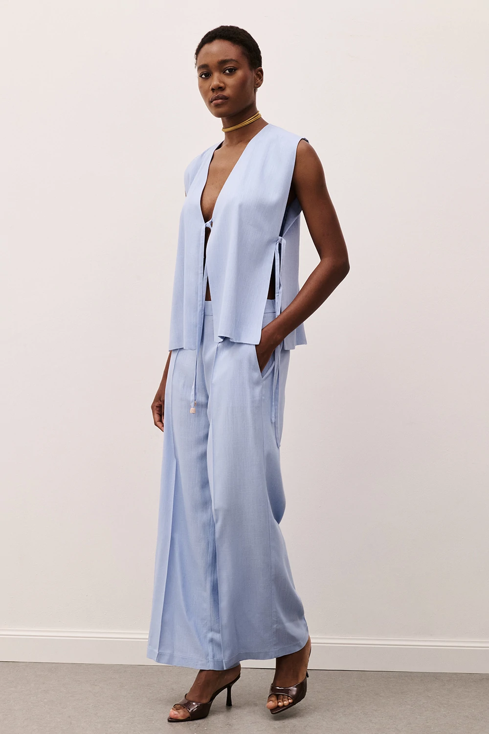 PANTALONE donna modello CULOTTE cropped in lino sky two way PA26SRO114 SKY TWO WAY