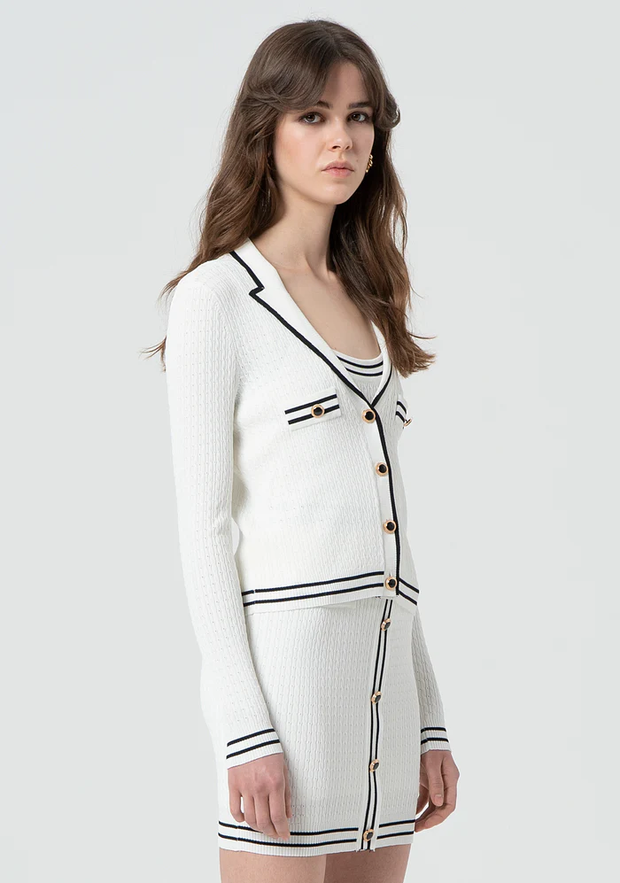 Cardigan aderente con punto treccia