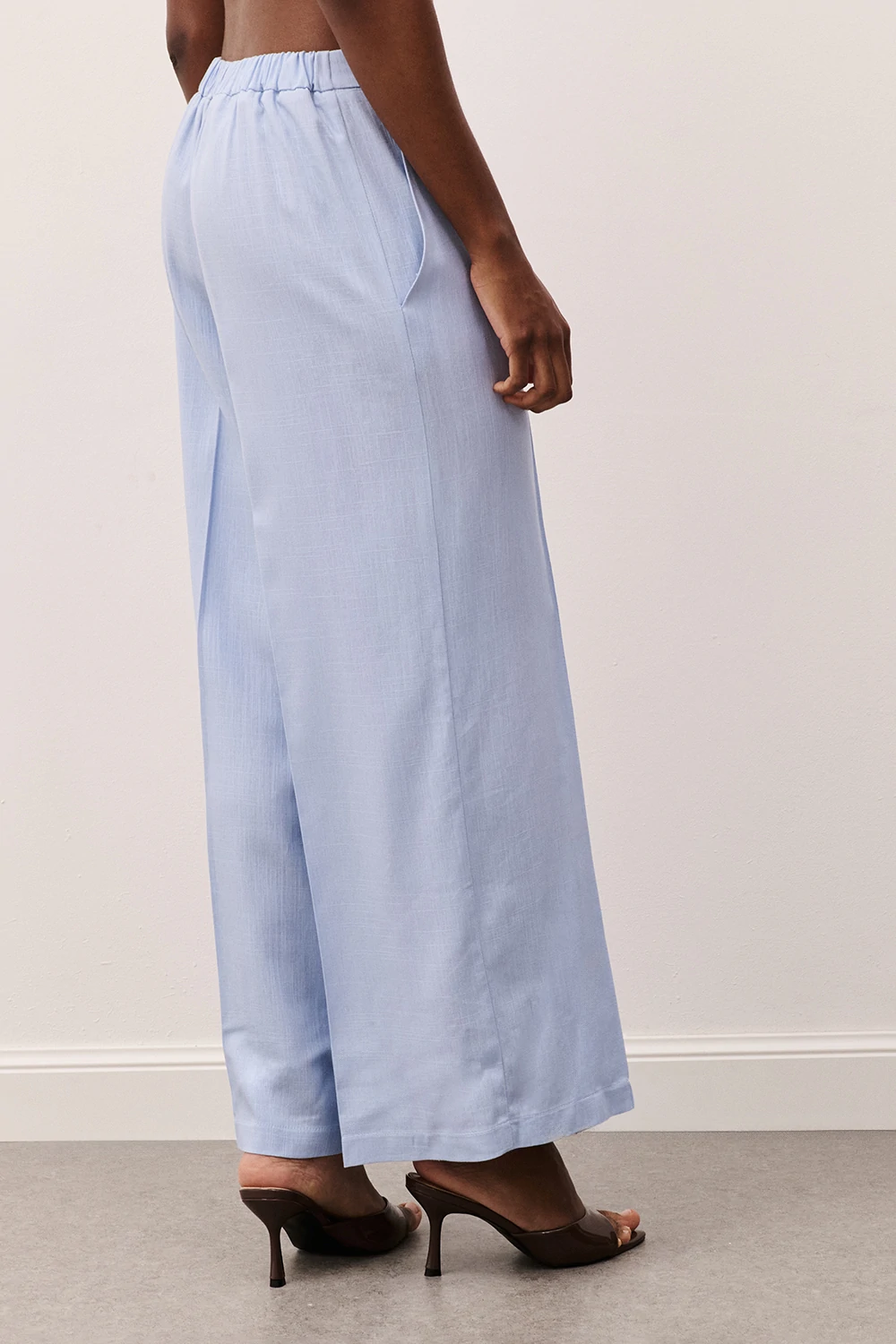 PANTALONE donna modello CULOTTE cropped in lino sky two way PA26SRO114 SKY TWO WAY