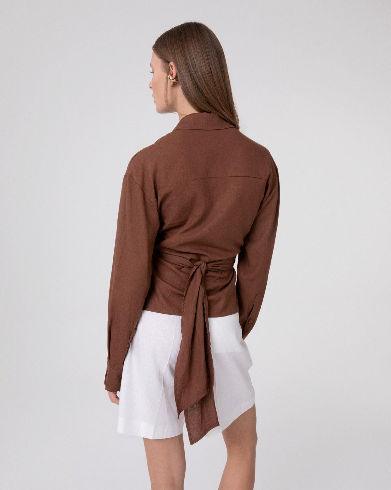 CAMICIA DONNA CORTA IN LINO CON NODO SUL DAVANTI MOKA HINNOMINATE HMABW02633 MOKA HINNOMINATE