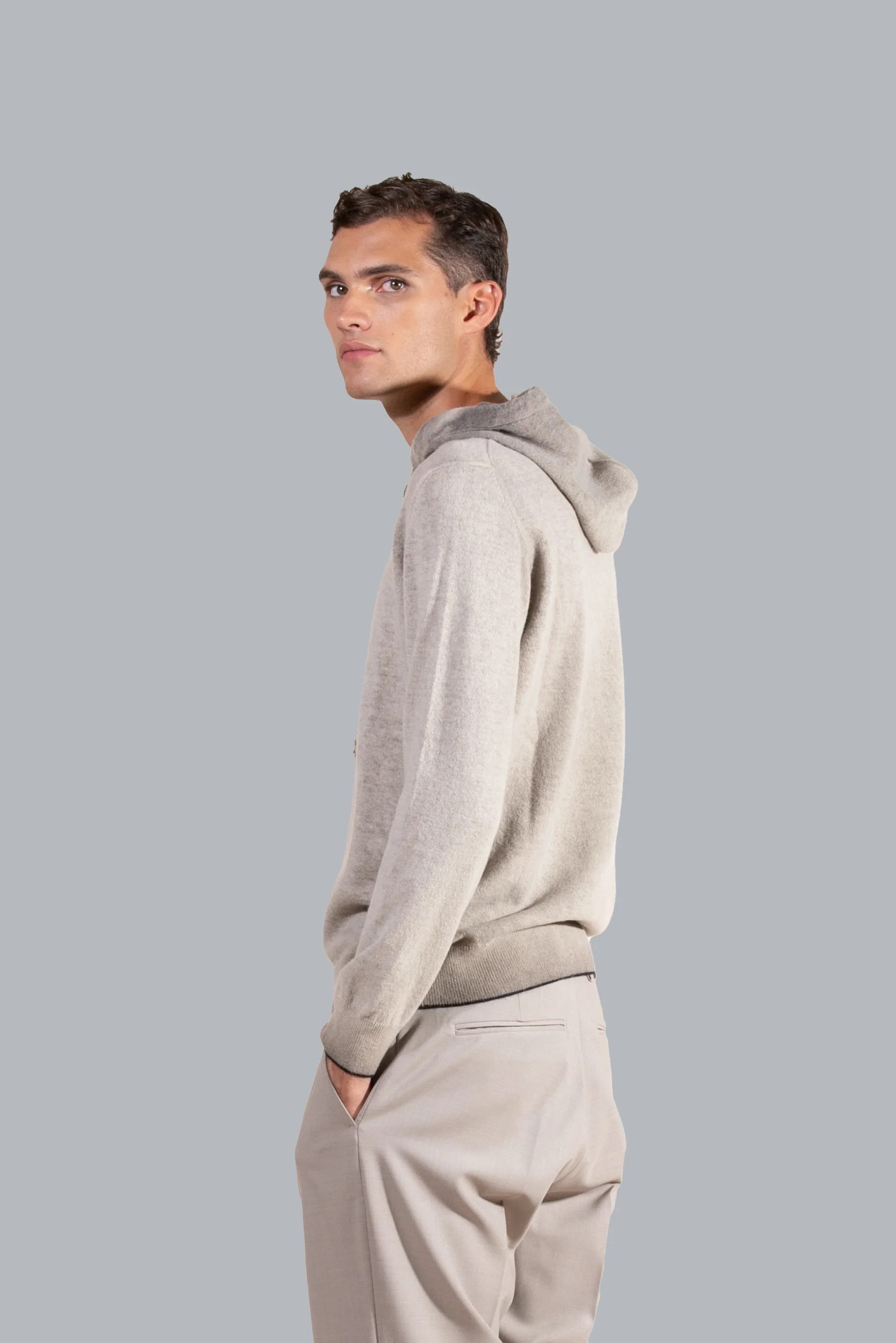 Maglia in lana con cappuccio