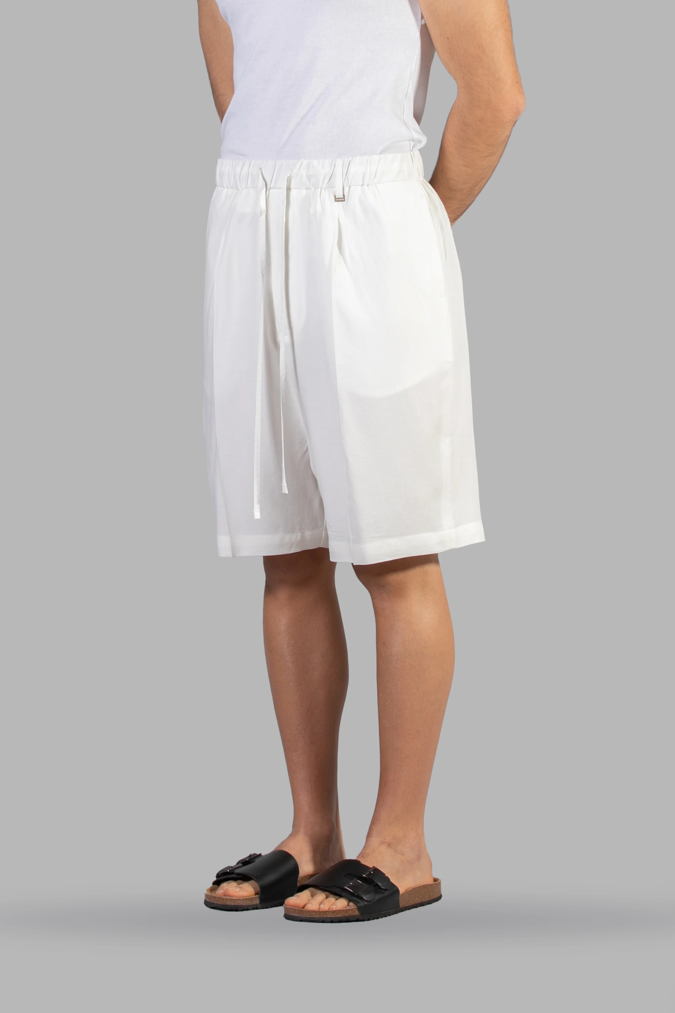 BERMUDA CON LACCIO IN VISCOSA LINO