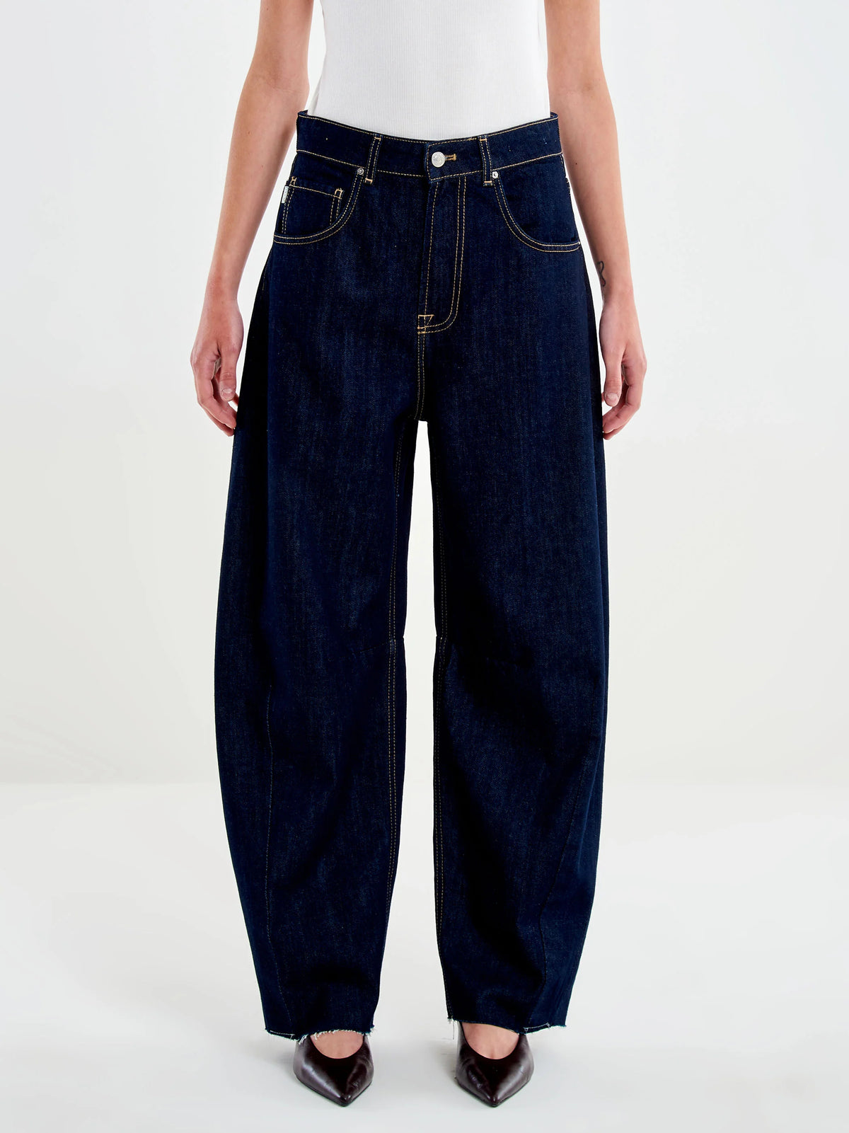 JEANS DONNA DELIA BARREL FIT CON TAGLIO VIVO BLU VICOLO DAC5128 DENIM RINSE VICOLO 
