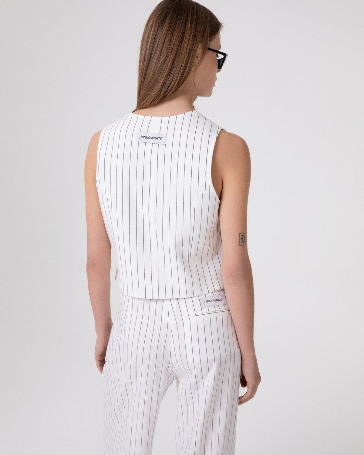 gilet donna con scollo ampio in lino gessato bianc hinnominate HMABW02653 BIANCO HINNOMINATE 