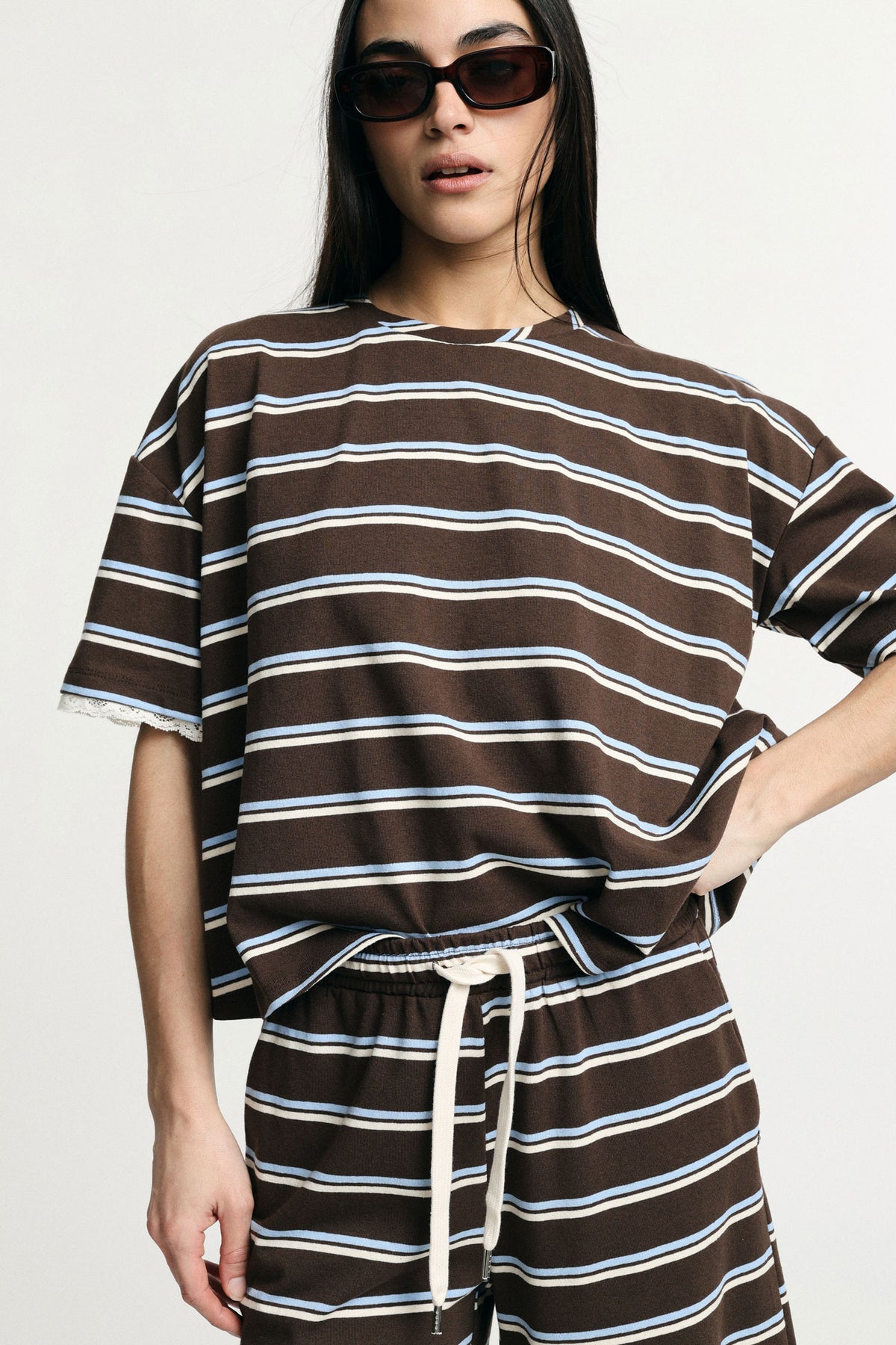 t-shirt donna ampia a righe con bordini di pizzo moro please T0WUDZF000 MORO/AZZURRO PLEASE 