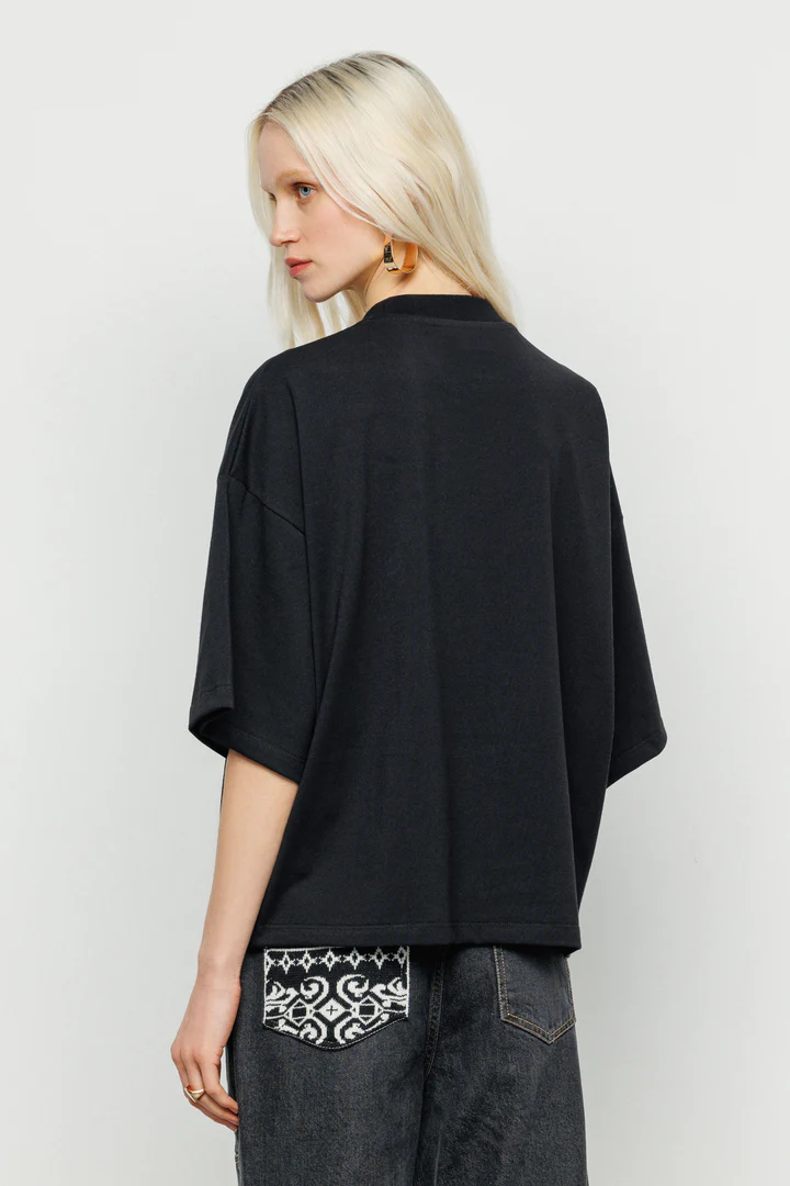 T-SHIRT AKEP FIT OVERSIZE CON RICAMO SUL DAVANTI