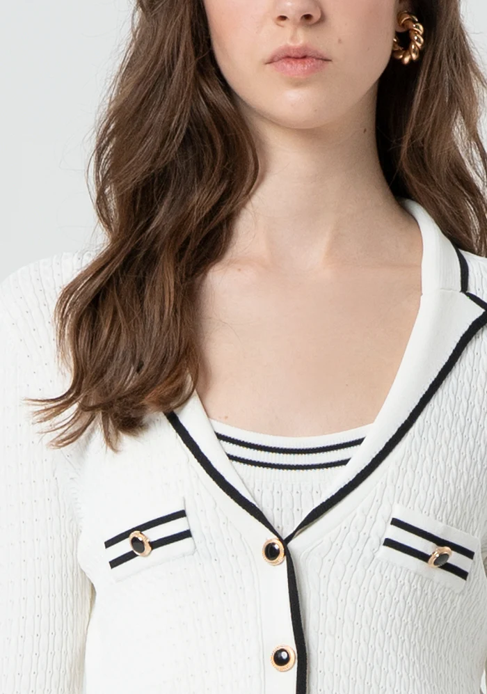 Cardigan aderente con punto treccia