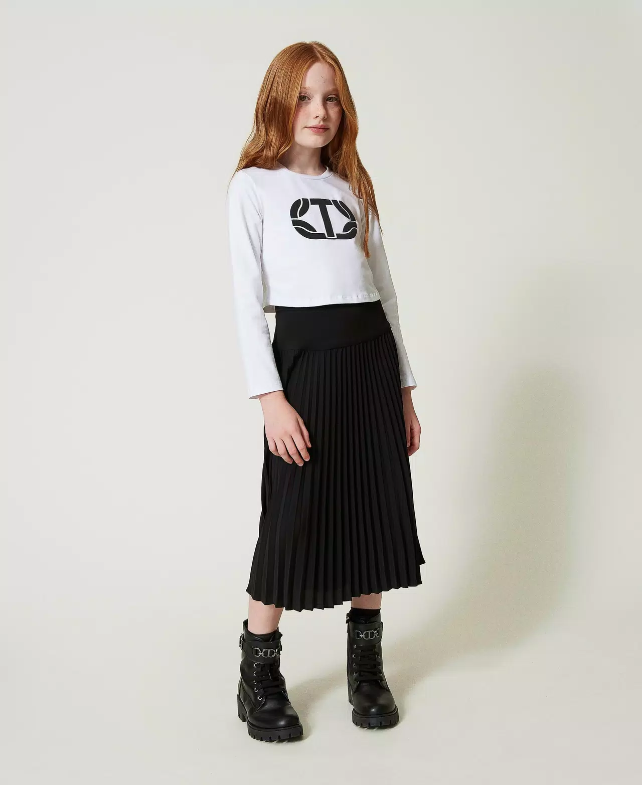 T-shirt cropped con logo gommato