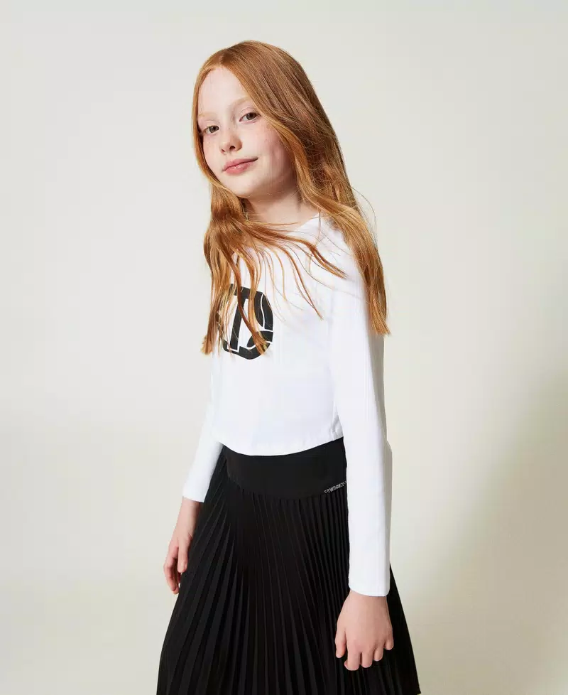 T-shirt cropped con logo gommato
