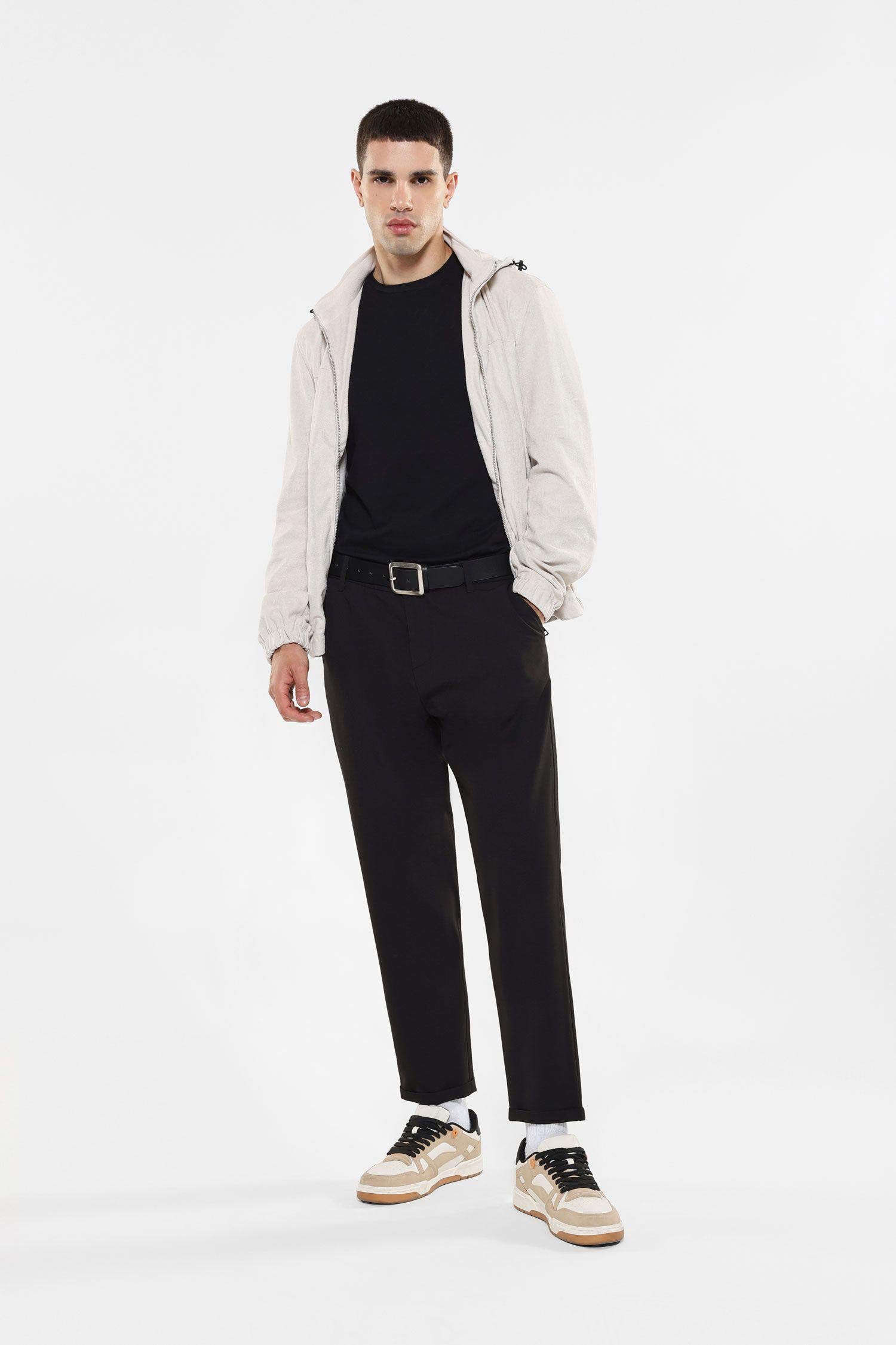 Pantaloni slim-fit con tasche verticali e orlo inferiore risvoltato