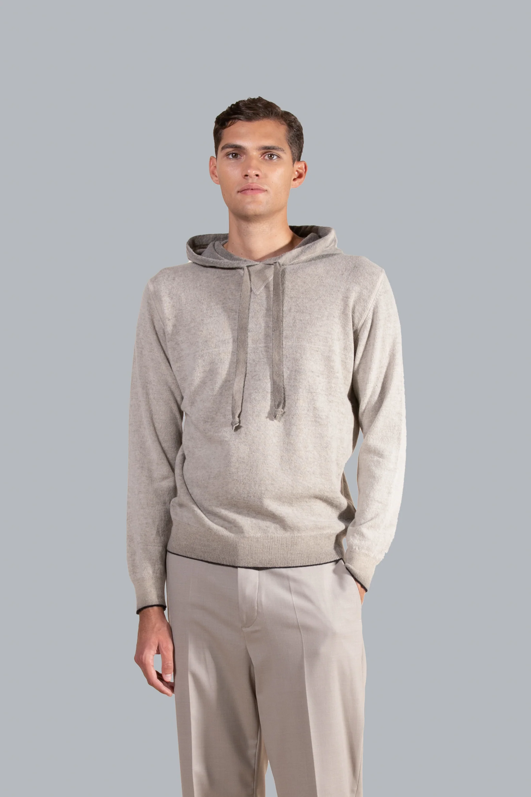 Maglia in lana con cappuccio