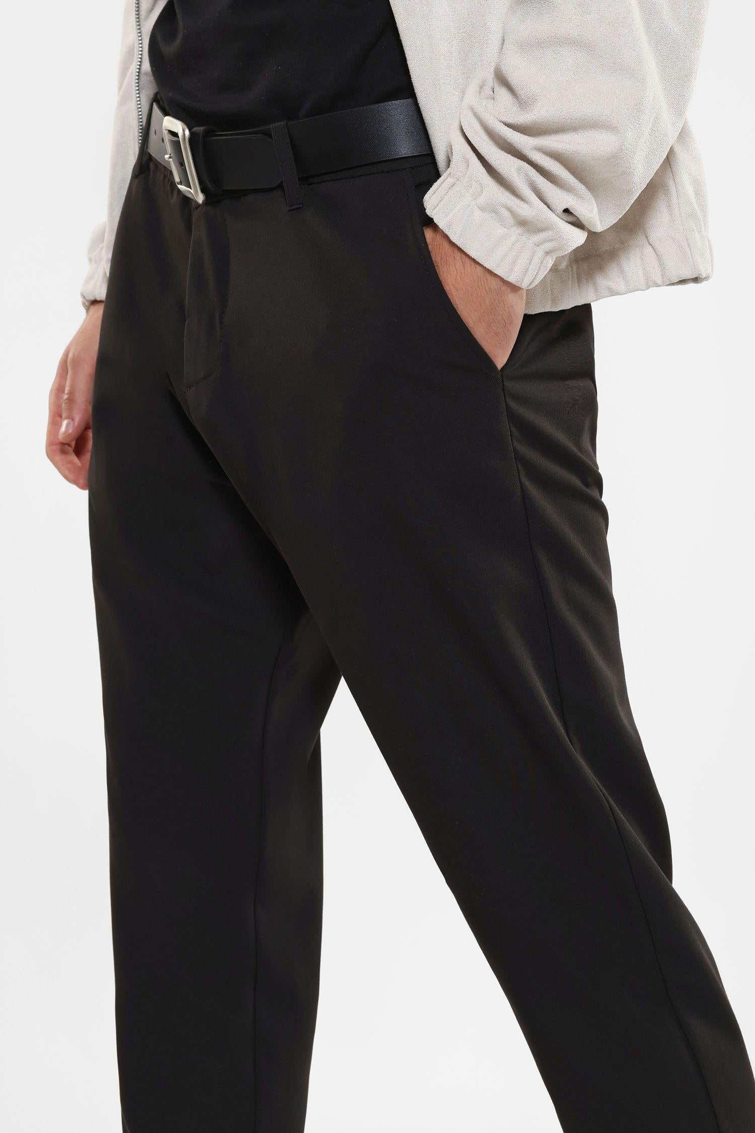 Pantaloni slim-fit con tasche verticali e orlo inferiore risvoltato