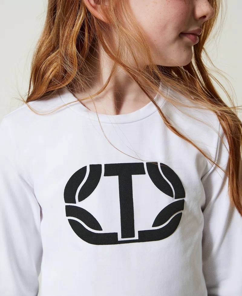 T-shirt cropped con logo gommato
