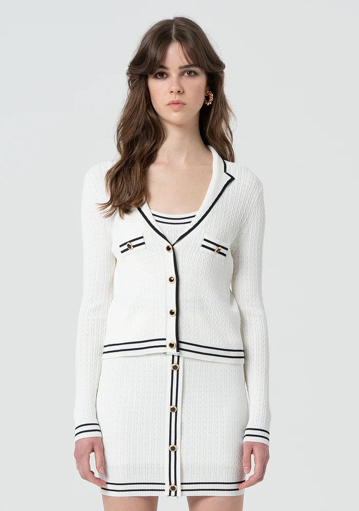 Cardigan aderente con punto treccia