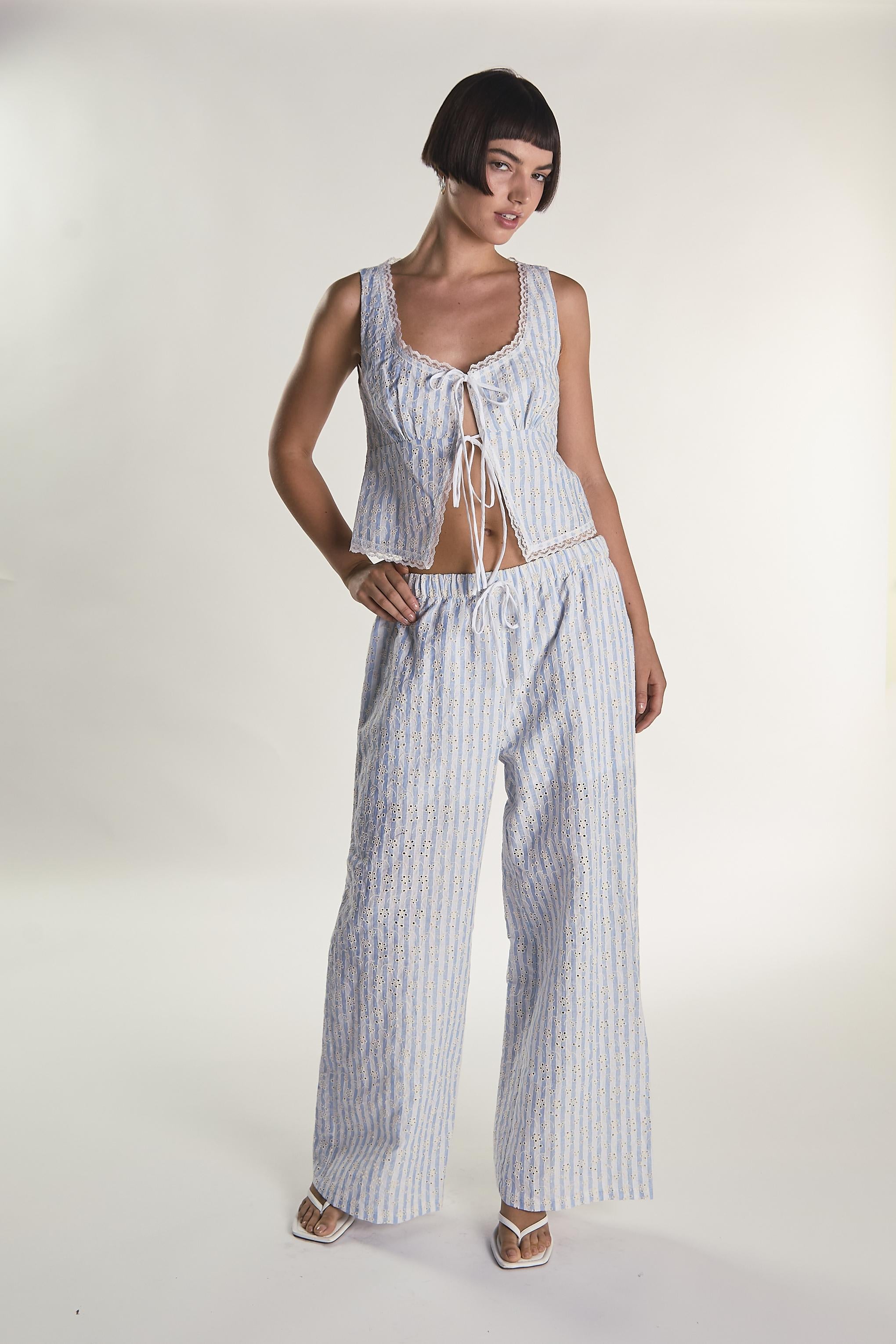 TOP CON LACCETTI AN4772 BIANCO GLAMOROUS 